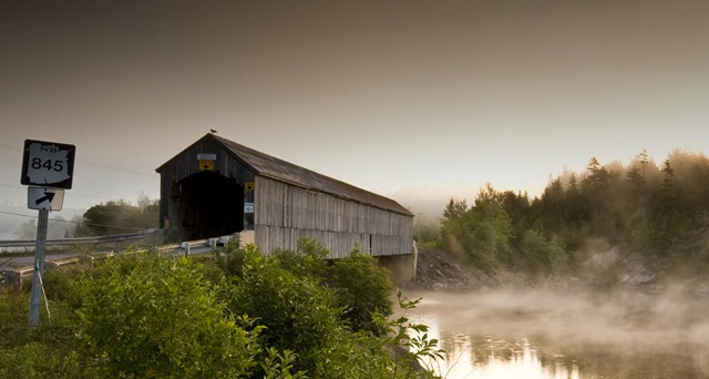 Coveredbridge_EN-CA2131411244